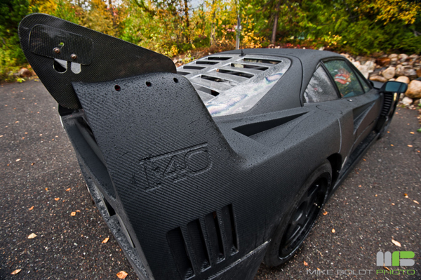 Μια εντυπωσιακή Ferrari F40 τυλιγμένη εξολοκλήρου με ανθρακόνημα. (Φωτογραφίες) - Εικόνα0