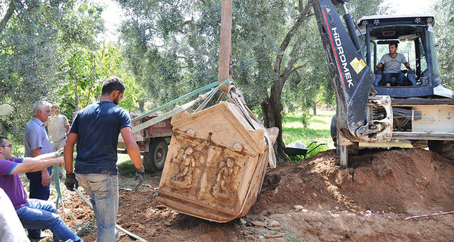 Ανακάλυψαν τρεις αρχαϊκούς τάφους στην Προύσα -Με ανάγλυφα του Θεού Ερωτα [εικόνες] - Εικόνα2