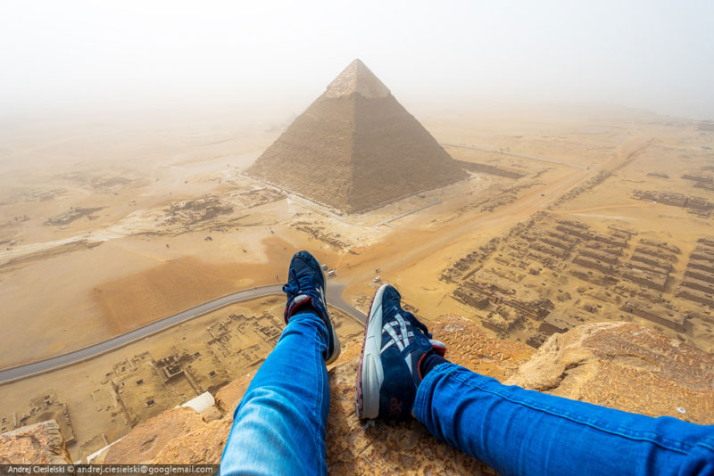 Έφηβος σκαρφαλώνει παράνομα στην Πυραμίδα της Γκίζας και το βιντεοσκοπεί - Εικόνα 1
