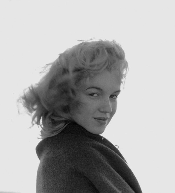 Η Marilyn Monroe νέα αμακιγιάριστη και ανέμελη σε παραλία του Malibu - Εικόνα 2