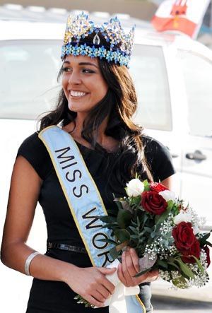 Η ομορφότερη δήμαρχος στον κόσμο -Πρώην Μις Υφήλιος, έγινε δήμαρχος Γιβραλτάρ [εικόνες] - Εικόνα1