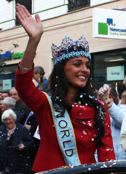 Η ομορφότερη δήμαρχος στον κόσμο -Πρώην Μις Υφήλιος, έγινε δήμαρχος Γιβραλτάρ [εικόνες] - Εικόνα2