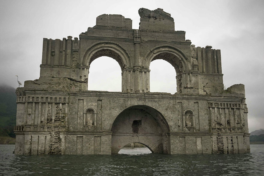 Μεξικό: Εκκλησία 400 ετών αναδύεται από το νερό! - Εικόνα 2