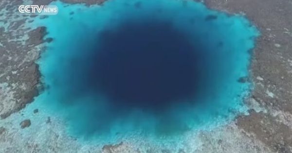 "Τρύπα του Δράκου": Η βαθύτερη «μπλε τρύπα» στον κόσμο ανακαλύφθηκε στη Θάλασσα της Νότιας Κίνας!