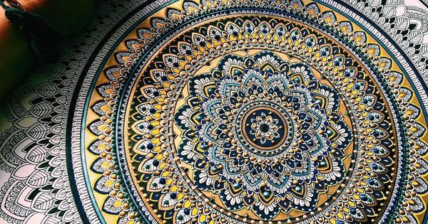 Εντυπωσιακά σχέδια mandala από φύλλα χρυσού