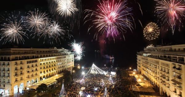 Με 3.000 Πυροτεχνήματα Υποδέχτηκε η Θεσσαλονίκη το 2017!