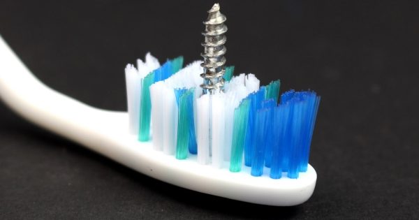 5 Τέλειες Πατέντες με μια οδοντόβουρτσα