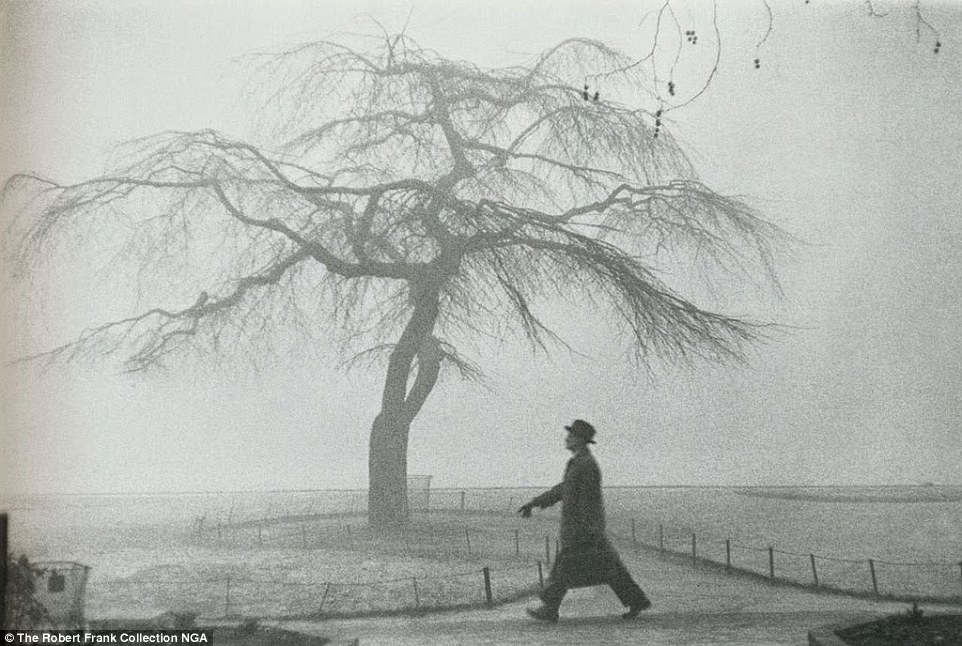 Πάμε μια ιστορική βόλτα στο Λονδίνο του 1950 όπου πλούσιοι και φτωχοί δεν αντάμωναν ποτέ