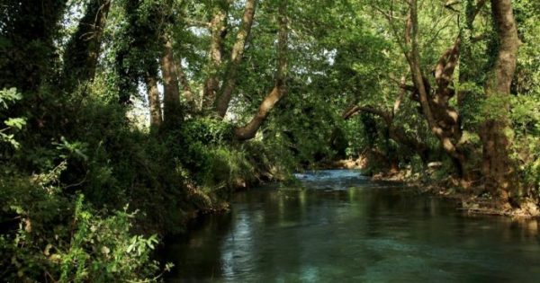 Το παραμυθένιο χωριό της Ελλάδας όπου γεννήθηκε ο Έλ Γκρέκο. Όαση πρασίνου, λουλουδιών, χρωμάτων, αρωμάτων και νερών!